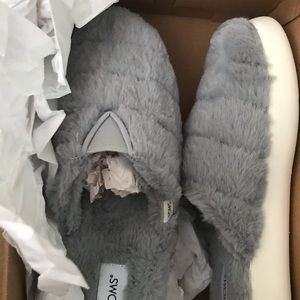 BNIB TOMS outdoor slippers